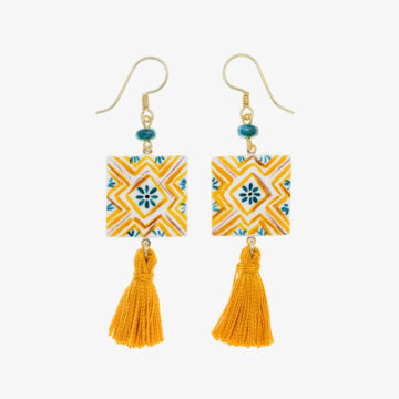 Yellow majolica with tassels