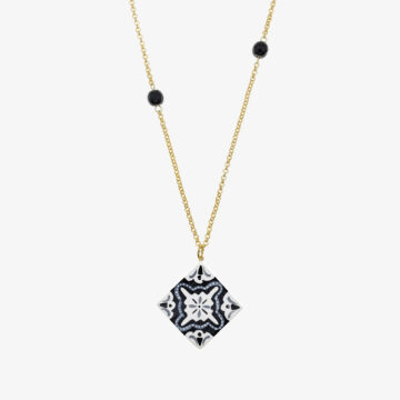 Collana con maiolica nera