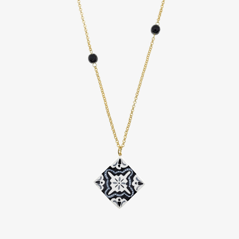 Collana con maiolica nera