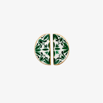 Stud earrings with green half-moon majolica